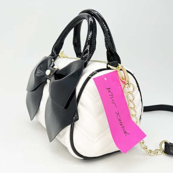 Betsey Johnson Bownanza Mini Crossbody Bag Cream Black Bow Pearl Quilted New NWT - Picture 4 of 13